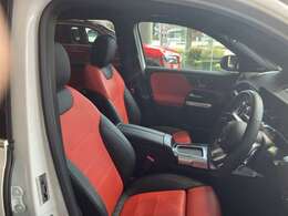 認定中古車はお車の経過年数や走行距離により1年もしくは2年間保証を付帯しております。「認定中古車保証」はメーカー保証です。全国のメルセデス正規販売店で保証を受けることができます。