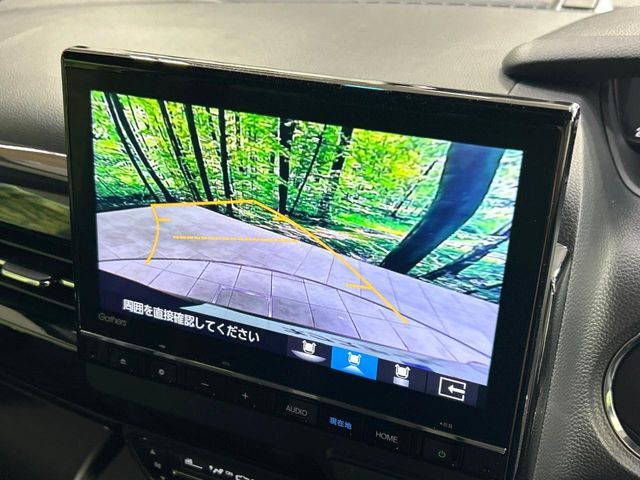 【バックカメラ】駐車時に後方がリアルタイム映像で確認できます。大型商業施設や立体駐車場での駐車時や、夜間のバック時に大活躍！運転スキルに関わらず、今や必須となった装備のひとつです！