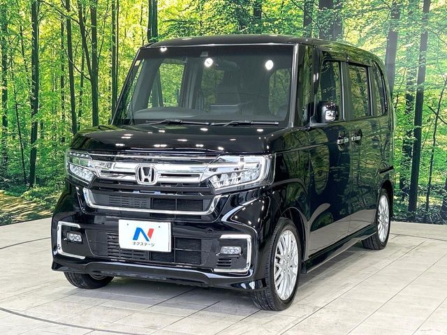 大好評のボディコーティング「弾スプラッシュコート」もご納車までに施工可能。通常のガラスコートと異なる、耐久年数6年の無機質ガラスコーティングが、ボディをキレイな状態に保ってくれます。