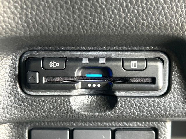 【ETC】高速道路の料金所をストレスなく通過！話題のスポットやサービスエリアに多い「スマートIC」利用時は必須のアイテムです。当店でセットアップを実施、ご納車当日からすぐにご利用いただけます！