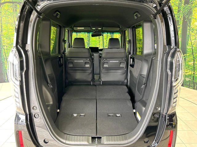 普段のお買い物や通勤、送迎等に十分な荷室スペースを確保しております。セカンドシートを倒すと、大きな荷物の積載も可能です♪