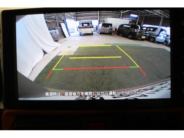 バックモニターで後退時も安心です。