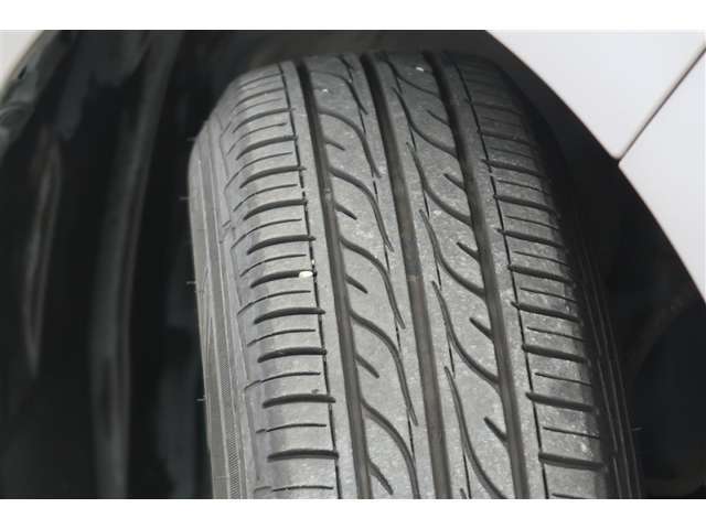 【タイヤ】中古車のタイヤは大事なチェックポイントです。写真での確認は難しいので、ご来店の際はしっかりチェックお願いします。