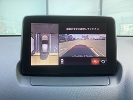狭い場所での駐車やすれ違いなどでより的確な運転操作に役立つ360°ビューモニターが装備されています。
