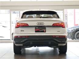 後続車両から長く見られるリヤスタイルも、Audiらしく上品で洗練されたデザインで見る人を惹きつけます。