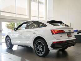 装備充実の弊社元デモカーとなります。