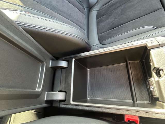 展示前には全車、内外装を厳しくチェックしておりますが、万が一見落とし等があってはダメなので、外部検査員によるチェック（カーセンサー認定）で更に厳しーくチェック済み＾＾