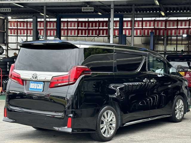★右斜め後ろからの一枚です★納車前にはバッチリ仕上げをしてご納車しております！商談時に小キズや線キズなど気になる所があればお気軽にご相談下さい♪内装の写真も是非ご覧ください♪