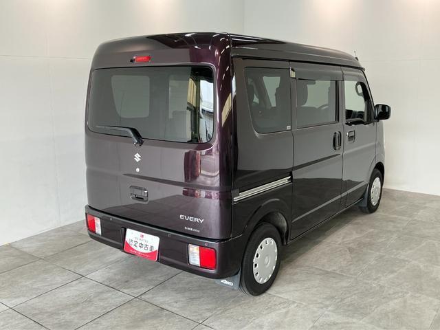 お客様にぴったりなおクルマをお選びいただけますように様々な展示車をご用意致しております！ダイハツの軽自動車だけではなく、他メーカー車やコンパクトカー・ミニバンなども数多く取り揃えております！