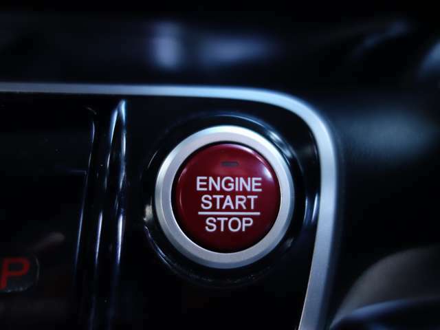 このボタンをワンプッシュするだけでエンジンスタート、ストップができます