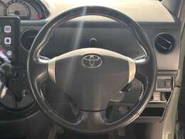 ステアリングは、常に目にする重要部分！同じ様でいて、それぞれのデザインや装備に、メーカーのこだわりが感じられます！