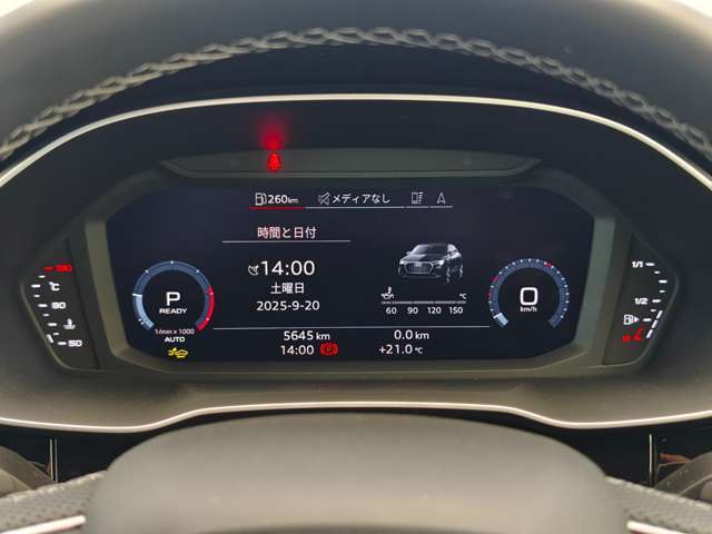 回転数/速度計は小さく表示することも可能です。その際は詳細情報が中央に表示されます。