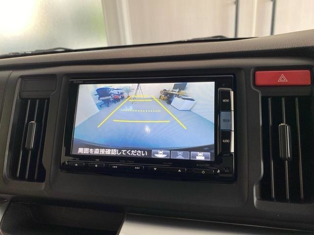嬉しいバックカメラ付きです♪バック駐車が苦手な方でも安心して後方を確認する事が出来ます♪ガイドライン付きです♪