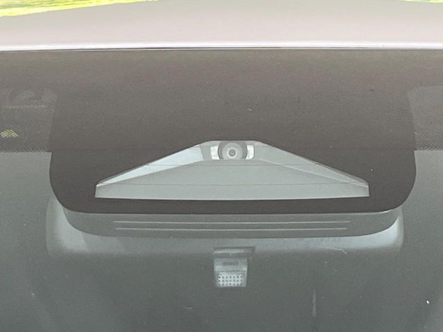 【トヨタセーフティセンス】走行中に前方の車両等を認識し、衝突しそうな時は警報とブレーキで衝突回避と被害軽減をアシスト。より安全にドライブをお楽しみいただけます。