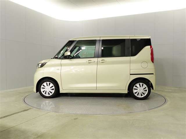 中古車の総合評価や内外装の状態などをひと目で分かるよう、プロの検査員が実施した「車両検査証明書」をご用意しています。