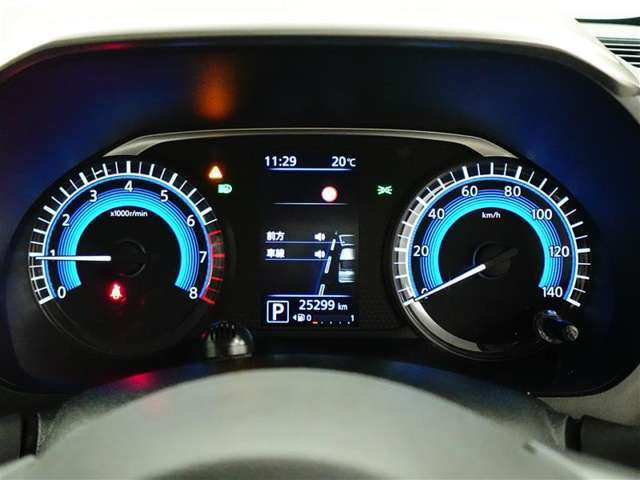 視認性に優れた見やすいメーターパネルです。