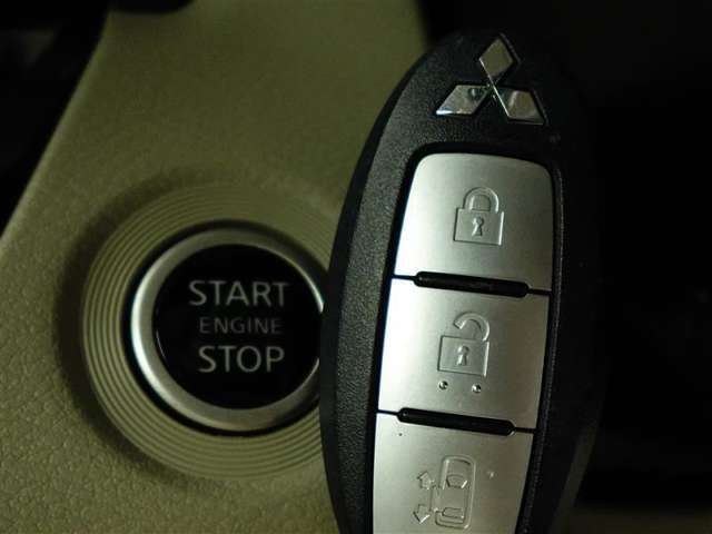 キーをポケットやバッグに入れたままでエンジンスタートやドアロックの開閉ができてとっても便利