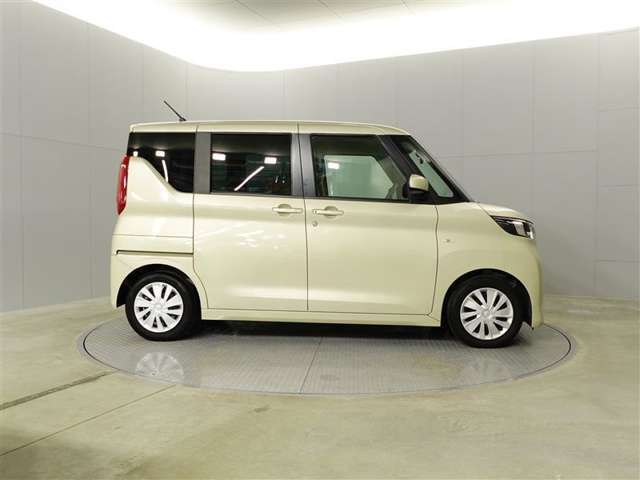 車両価格は、点検・整備費用を含みます。また、ナンバー取得登録・車庫証明の手続きに必要な代行手数料以外、余分な手数料はいただきません。※税金・法定費用・自賠責保険・リサイクル預託金は別途必要です。