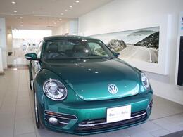 大きく張り出したフェンダーやカブトムシを思わせるフォルムなど、オリジナルデザインを受け継ぎながら、よりスタイリッシュに生まれ変わりました。