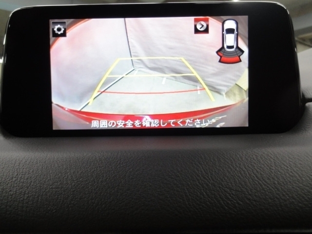 駐車をサポートしてくれます。バックモニター。後退時の不安感によるストレスが低減します。