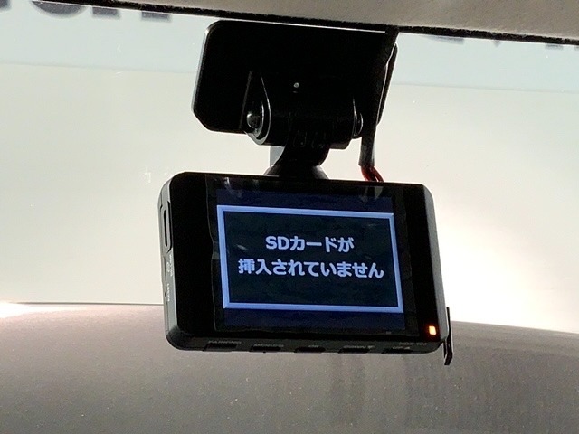 万が一の事故のときもドライブレコーダーがあると安心です。ご利用になる場合は個人情報保護の観点より新品の対応SDカードをお求め下さい。