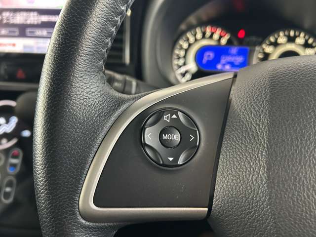 オーディオの操作、音量調節が手元で出来るため便利です！