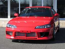 今回の作品車コンセプトは安心できるS15を手頃価格で！です。ゆえにベースは少走行の右前軽修復歴有車です。修復部位は強度を落とさぬ方針でパネル部品を根元から丸ごと交換しています。高強度を保ち見栄えも良好☆