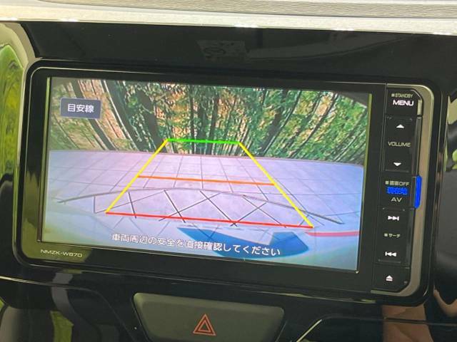 【バックカメラ】駐車時に後方がリアルタイム映像で確認できます。大型商業施設や立体駐車場での駐車時や、夜間のバック時に大活躍！運転スキルに関わらず、今や必須となった装備のひとつです！