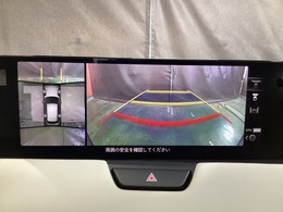 狭い場所での駐車やすれ違いなどでより的確な運転操作に役立つ360°ビューモニターが装備されています。
