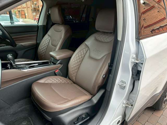 【GLIONグループ　GSQUARE】の車輌をご覧頂き、誠にありがとうございます。お客様にピッタリなお車を弊社スタッフがご案内させて頂きます。