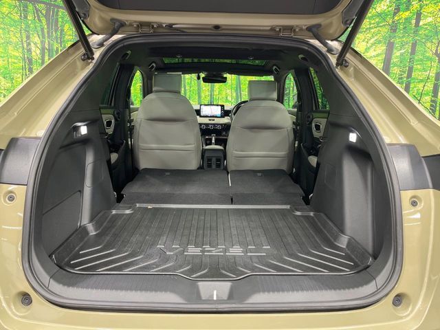 後席を格納すると、これだけの広さが！シーンに合わせたシートアレンジで、大きな荷物も積むことが出来ます♪