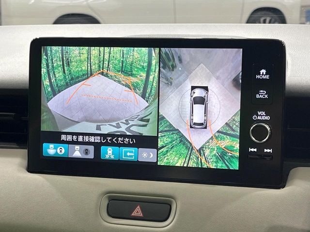 【マルチビューカメラシステム】専用のカメラにより、上から見下ろしたような視点で360度クルマの周囲を確認することができます☆死角部分も確認しやすく、狭い場所での切り返しや駐車もスムーズに行えます。