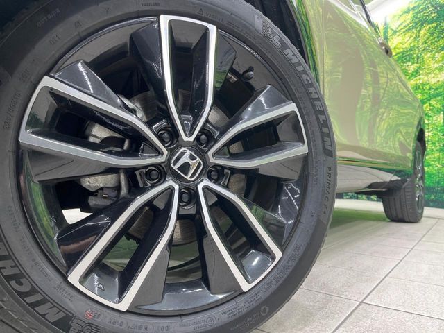 【純正アルミホイール】外観にマッチした純正アルミホイールを装着しております。各種社外アルミホイールや、スタッドレスタイヤも取扱いしております。是非ご相談ください♪