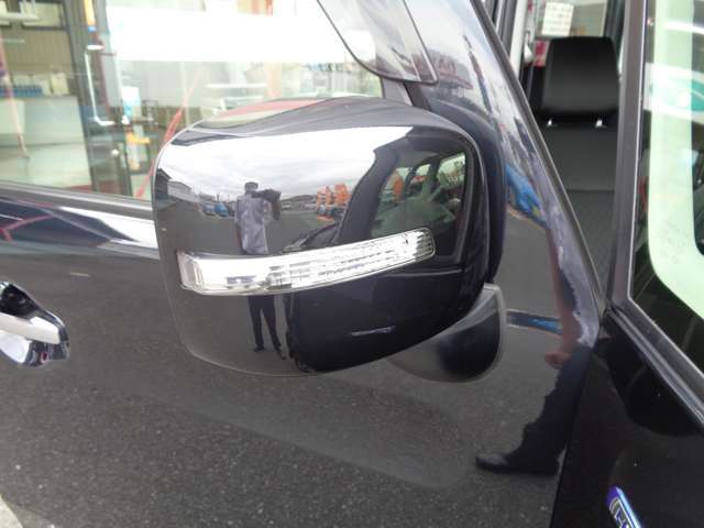 当店の在庫車は専門スタッフが磨きからクリーニングまで隅々に至るまでしっかり整備を行い、ピカピカに仕上げております。
