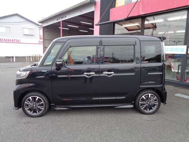 お車を見られる際には是非エンジンルームもチェックしてみてください！その仕上がりに驚かれるはずです！！