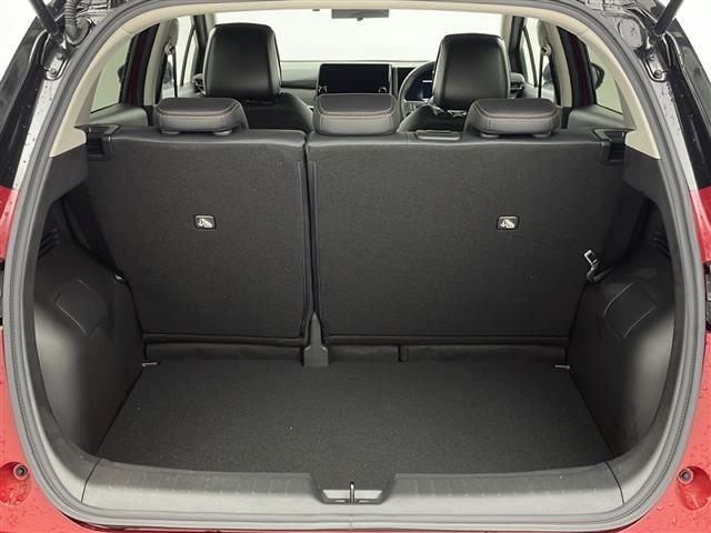 【トランク】積み込みやすくて、たっぷり積める荷室です。シートアレンジできるものは、乗車人数と荷物の量や大きさによってシートを動かすことができるので、より快適なドライブが可能です！