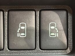 【両側パワースライドドア】スマートキーや運転席のスイッチで後席両側スライドドアの開閉が可能♪電動だから力を入れてドアを開ける必要が無く、小さなお子様でも簡単に開け閉めでき快適です♪