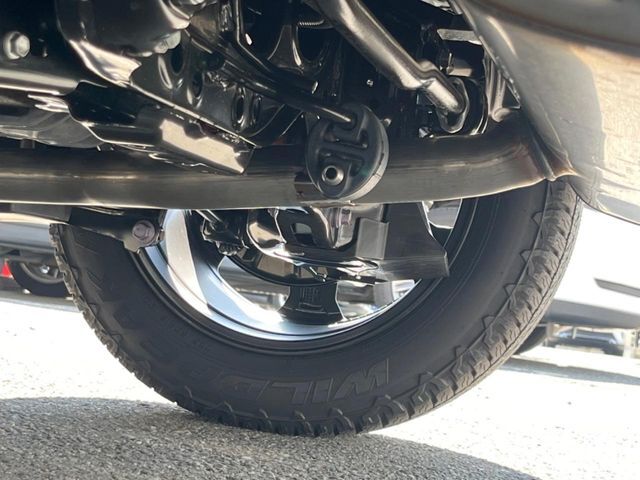 お車を安心してお乗りいただく為には、足回りの定期点検が欠かせません。サービスサポート（有償保証）では無料点検もご提供しており、安心のカーライフをお過ごしいただけるサポート体制が整っています。