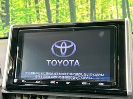 【純正9型ナビ】人気の純正ナビを装備しております。ナビの使いやすさはもちろん、オーディオ機能も充実！キャンプや旅行はもちろん、通勤や買い物など普段のドライブも楽しくなるはず♪