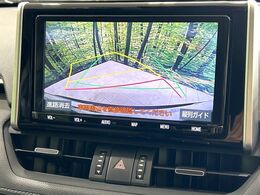 【バックカメラ】駐車時に後方がリアルタイム映像で確認できます。大型商業施設や立体駐車場での駐車時や、夜間のバック時に大活躍！運転スキルに関わらず、今や必須となった装備のひとつです！