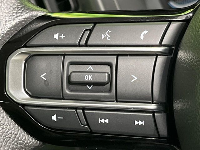 【ステアリングスイッチ】運転中、前方から目線をそらすことなく、オーディオ等の操作が可能な便利機能！安心＆快適なドライブを演出してくれます♪