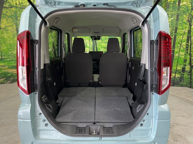 普段のお買い物や通勤、送迎等に十分な荷室スペースを確保しております。セカンドシートを倒すと、大きな荷物の積載も可能です♪