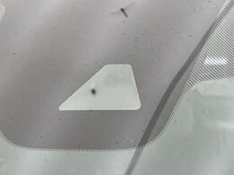 【インテリジェントエマージェンシーブレーキ】フロントカメラで前方の車両や歩行者を検知。衝突しそうな時は衝突被害軽減ブレーキが作動、衝突回避をサポート。より安全にドライブをお楽しみいただけます。