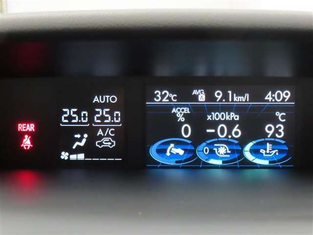 ★運転席と助手席でそれぞれお好みに合わせて温度設定が行えるフルオートエアコンです。外気温や室温、日射量を感知し、吹き出し温度、風量を緻密に制御します
