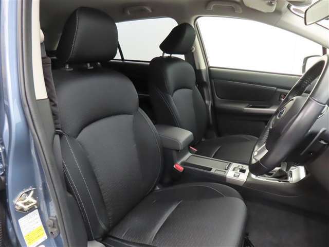 しっかりとしていて上質な座り心地のシートです。　座り心地も良くて長時間の運転も快適ですよ。　肌触りの良いシートが評判です。
