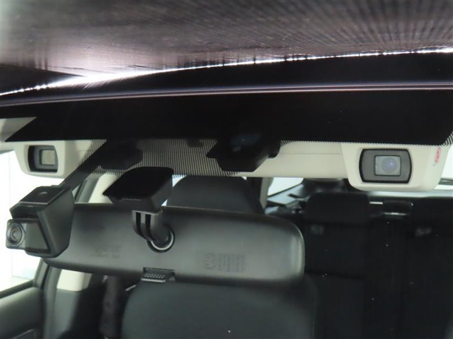 先進の安全装備ついてます。詳しい装備内容、仕様等につきましてはスタッフにお問合せ下さい。