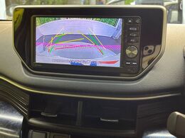 【バックカメラ】駐車時に後方がリアルタイム映像で確認できます。大型商業施設や立体駐車場での駐車時や、夜間のバック時に大活躍！運転スキルに関わらず、今や必須となった装備のひとつです！
