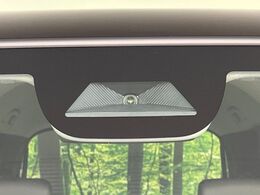 【ホンダセンシング】走行中に前方の車両等を認識し、衝突しそうな時は警報とブレーキで衝突回避と被害軽減をアシスト。より安全にドライブをお楽しみいただけます。