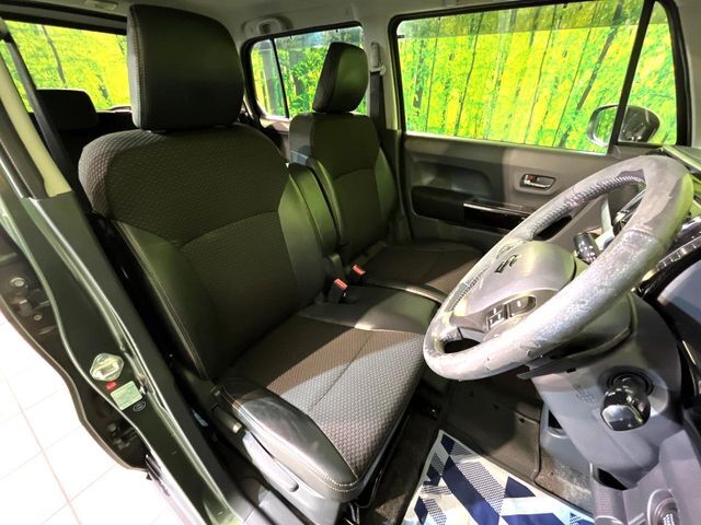 運転席シート廻りは使用感も少なく、良好な状態となっています。丁寧に使われていたことがよくわかりますね。