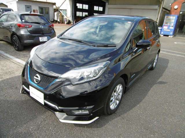 1年間・無料保証（期間中走行距離無制限）付。保証期間をさらに延長したい方のために有料延長保証『ワイド保証プレミアム』がございます。最長3年まで保証を延長できます。（期間中走行距離無制限）